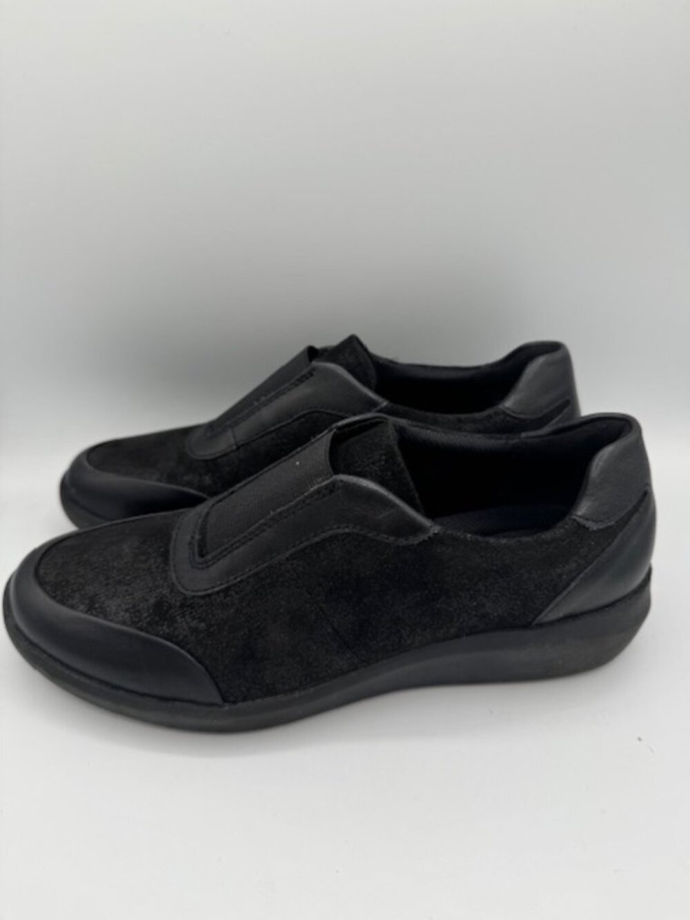 Clarks Kayleigh Peak Slip-On Sneakers Black Women's 8.5